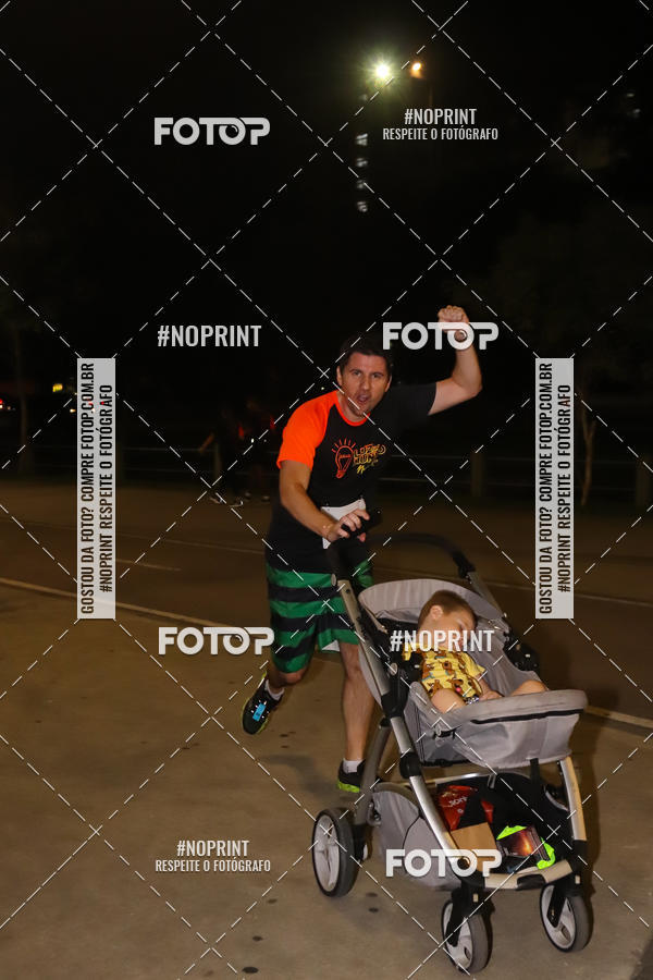 Buy your photos of the eventLuz do Mundo Night Run on Fotop