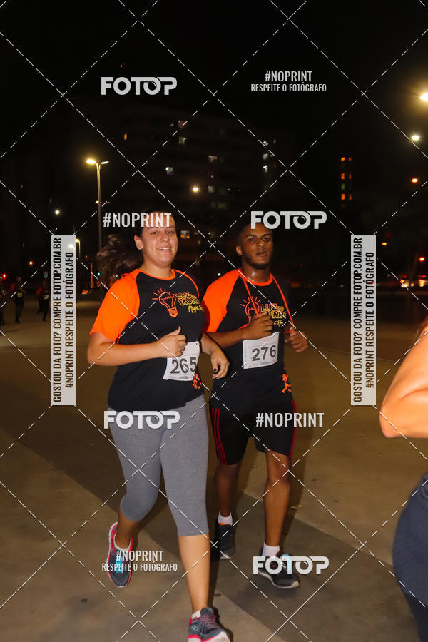 Buy your photos of the eventLuz do Mundo Night Run on Fotop