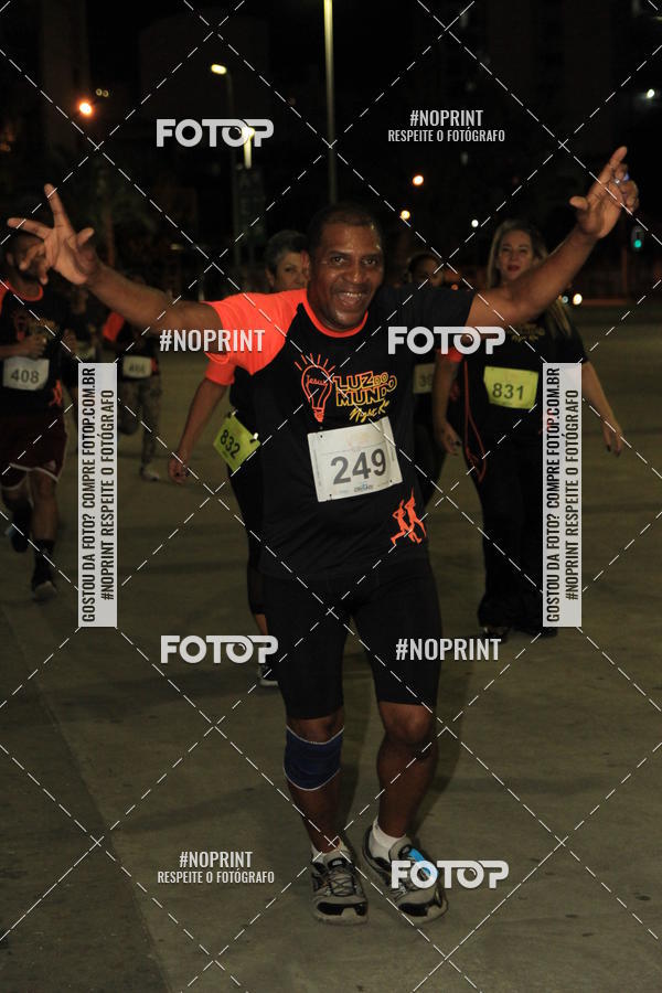 Buy your photos of the eventLuz do Mundo Night Run on Fotop