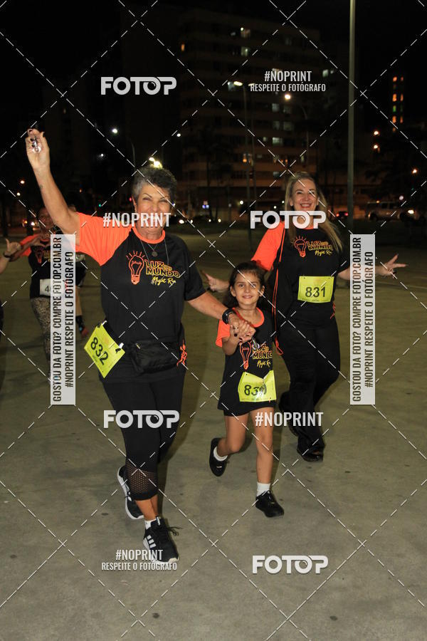 Buy your photos of the eventLuz do Mundo Night Run on Fotop