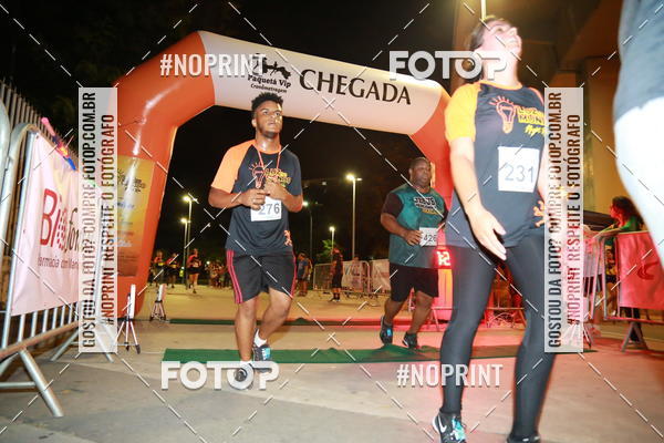 Buy your photos of the eventLuz do Mundo Night Run on Fotop