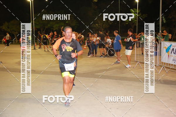 Buy your photos of the eventLuz do Mundo Night Run on Fotop