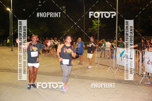 Buy your photos of the eventLuz do Mundo Night Run on Fotop