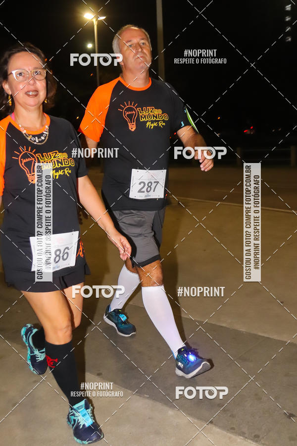 Buy your photos of the eventLuz do Mundo Night Run on Fotop