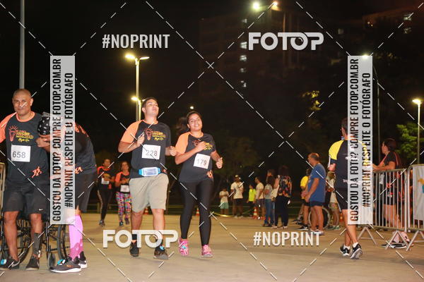 Buy your photos of the eventLuz do Mundo Night Run on Fotop