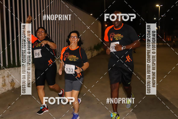 Buy your photos of the eventLuz do Mundo Night Run on Fotop