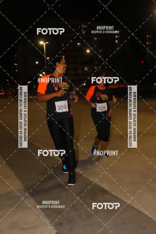 Buy your photos of the eventLuz do Mundo Night Run on Fotop