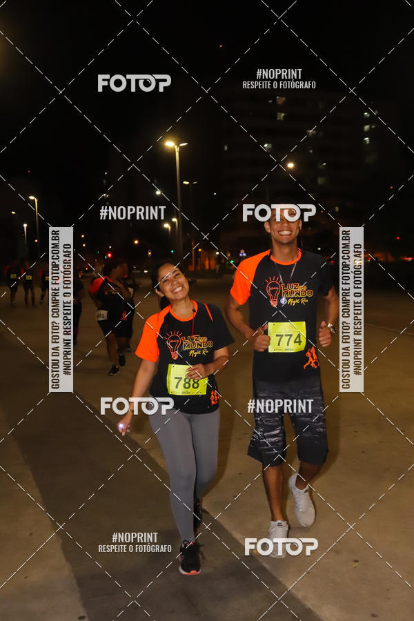 Buy your photos of the eventLuz do Mundo Night Run on Fotop