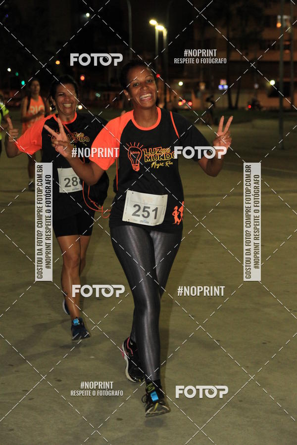 Buy your photos of the eventLuz do Mundo Night Run on Fotop
