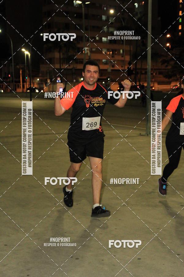 Buy your photos of the eventLuz do Mundo Night Run on Fotop