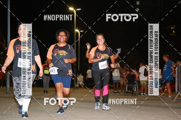 Buy your photos of the eventLuz do Mundo Night Run on Fotop
