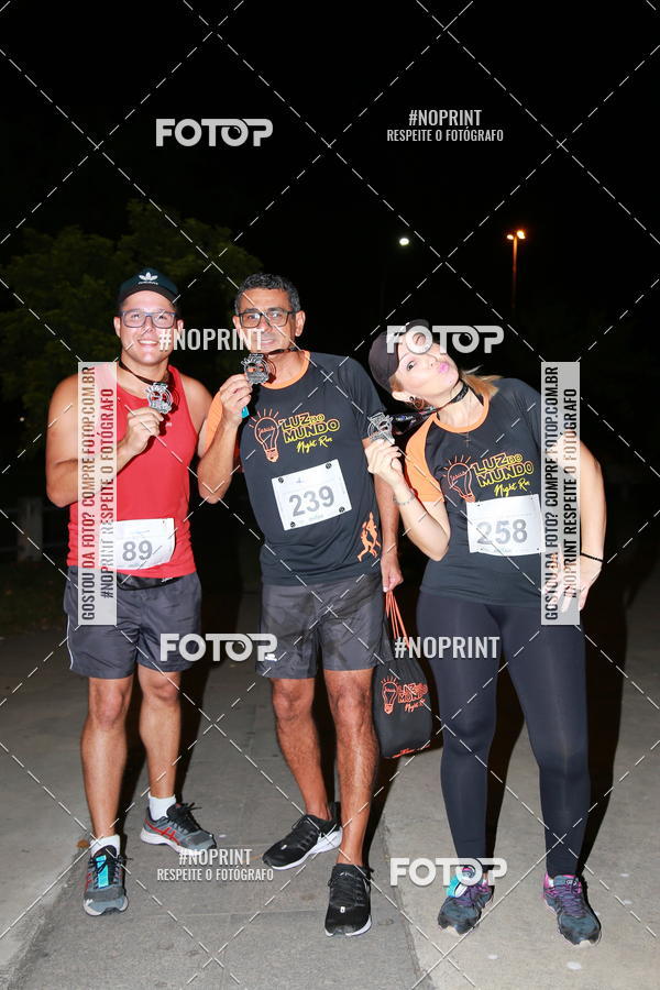 Buy your photos of the eventLuz do Mundo Night Run on Fotop