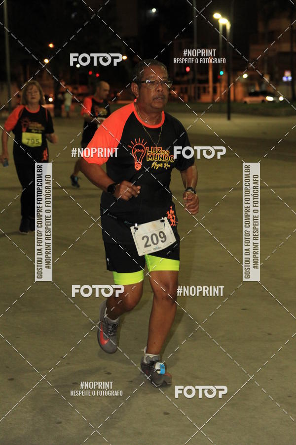 Buy your photos of the eventLuz do Mundo Night Run on Fotop