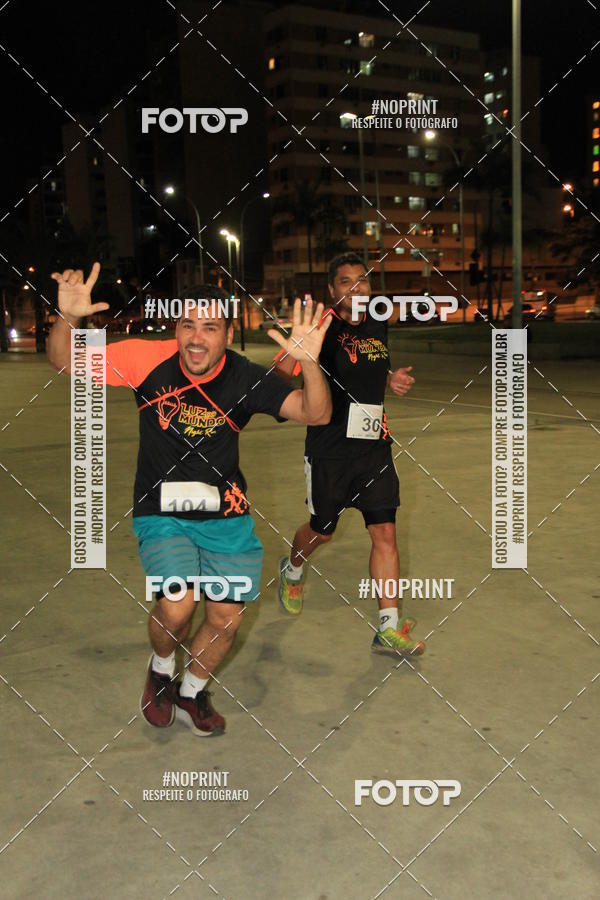 Buy your photos of the eventLuz do Mundo Night Run on Fotop