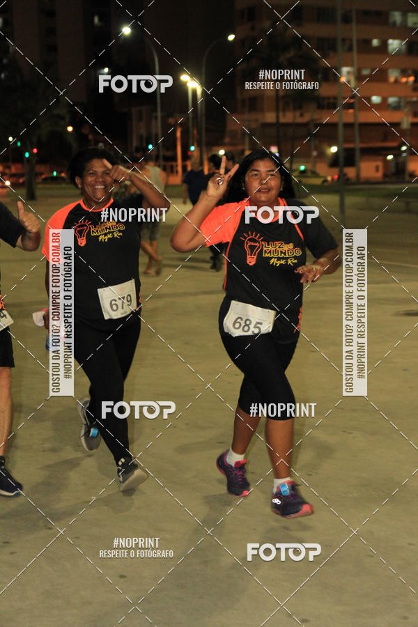Buy your photos of the eventLuz do Mundo Night Run on Fotop