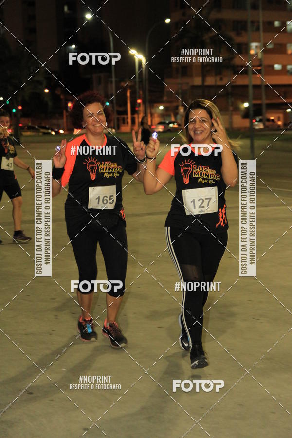 Buy your photos of the eventLuz do Mundo Night Run on Fotop