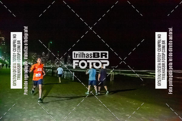 Buy your photos of the eventNight Run Balnerio on Fotop