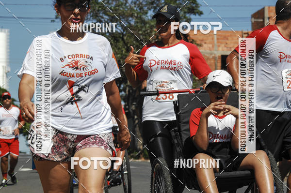 Buy your photos of the event8 Corrida guia de Fogo on Fotop