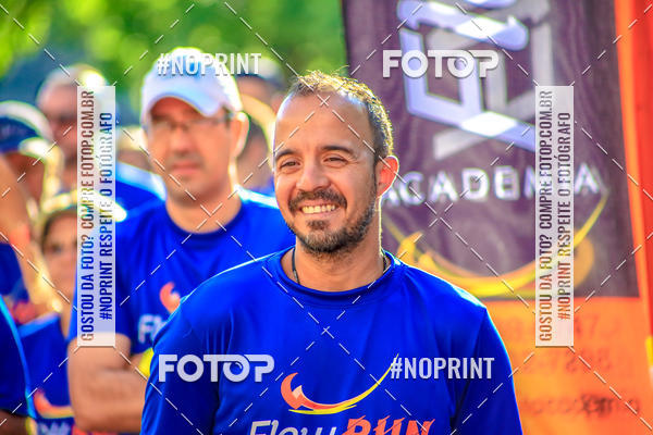 Buy your photos of the eventFLOW RUN on Fotop