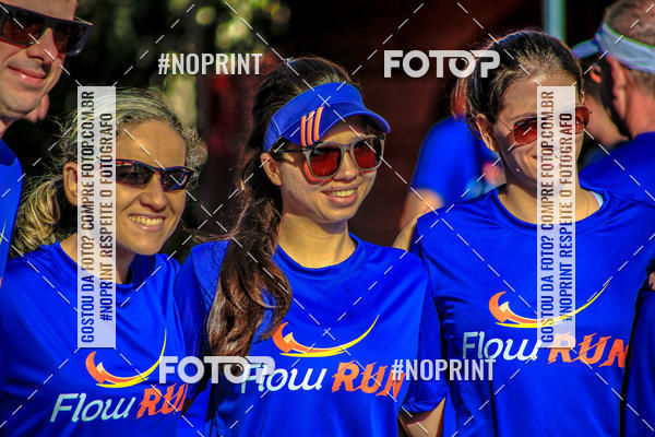 Buy your photos of the eventFLOW RUN on Fotop