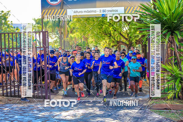 Buy your photos of the eventFLOW RUN on Fotop