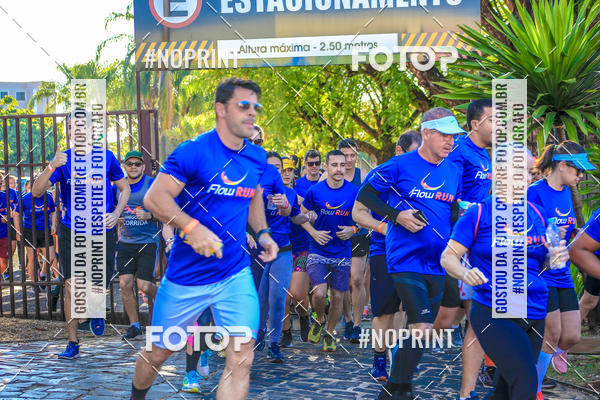 Buy your photos of the eventFLOW RUN on Fotop