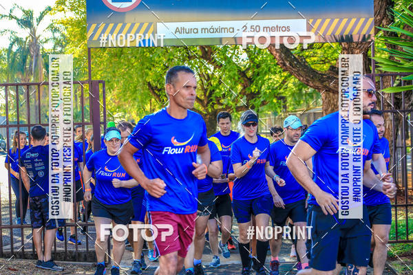 Buy your photos of the eventFLOW RUN on Fotop