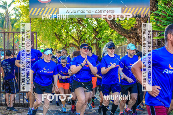 Buy your photos of the eventFLOW RUN on Fotop
