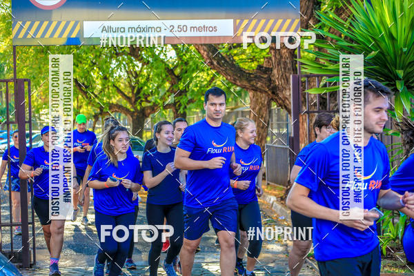 Buy your photos of the eventFLOW RUN on Fotop