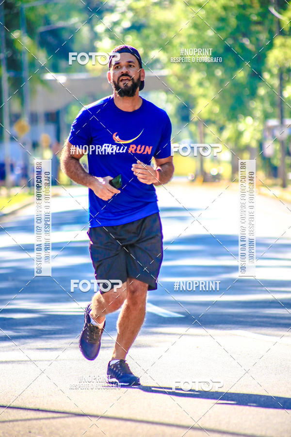 Buy your photos of the eventFLOW RUN on Fotop