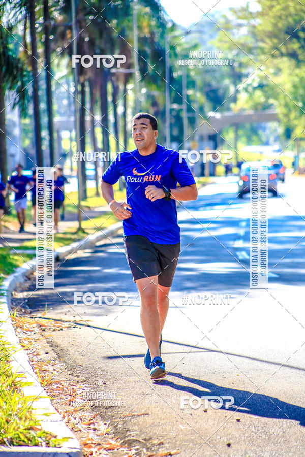 Buy your photos of the eventFLOW RUN on Fotop