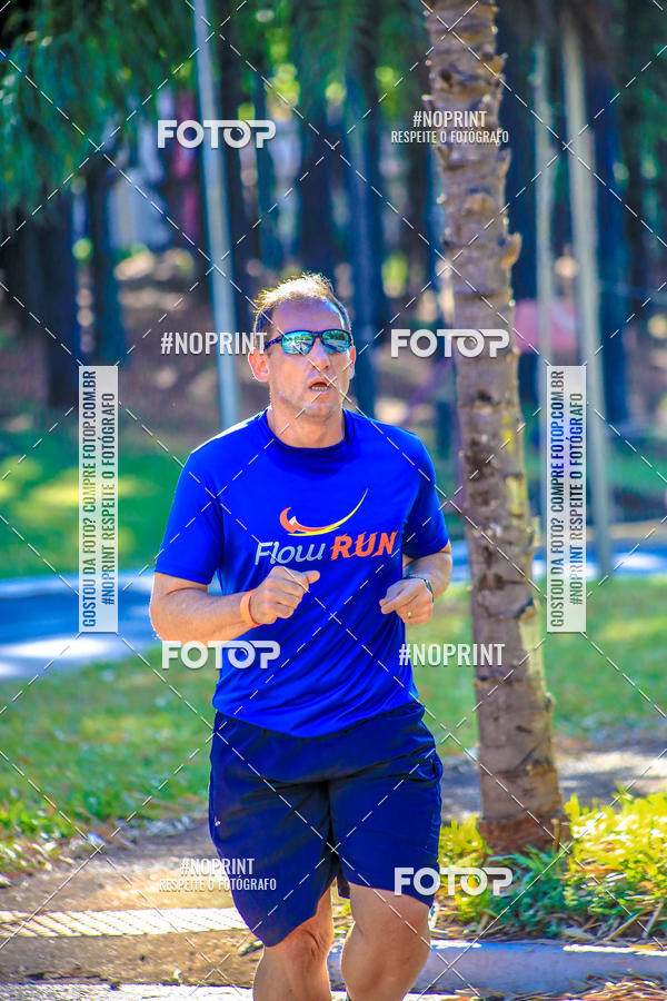 Buy your photos of the eventFLOW RUN on Fotop