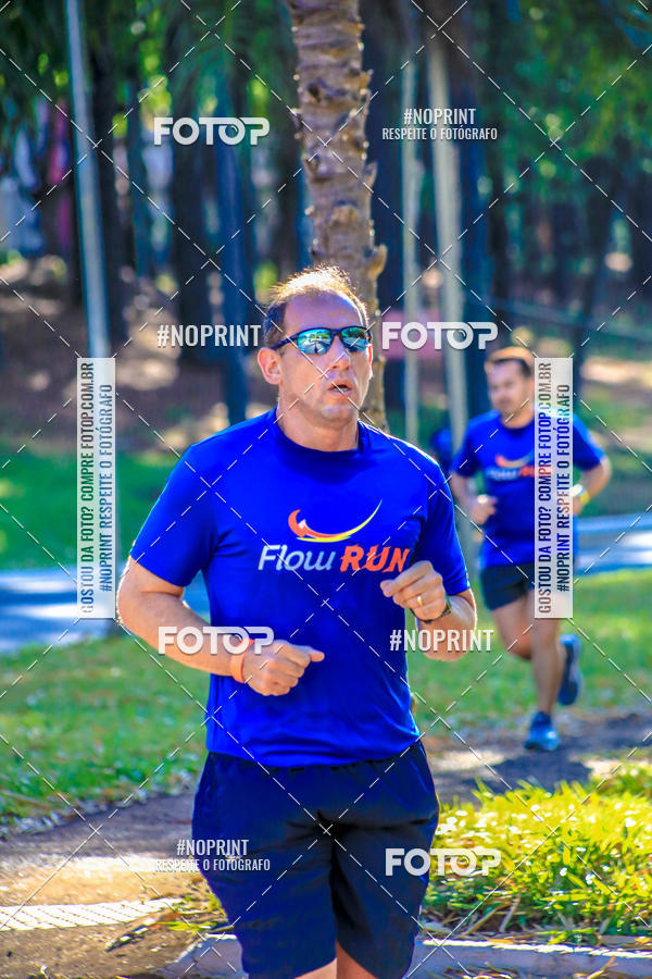 Buy your photos of the eventFLOW RUN on Fotop