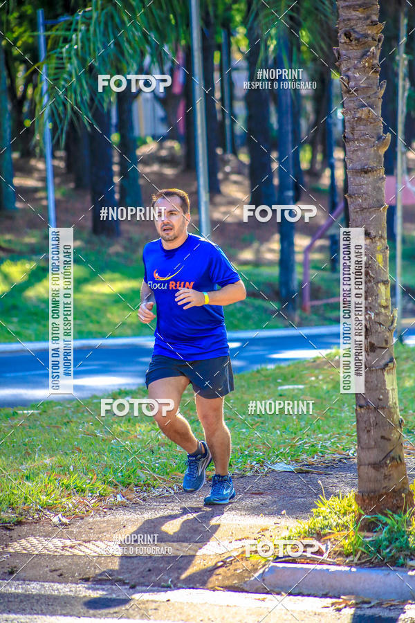 Buy your photos of the eventFLOW RUN on Fotop
