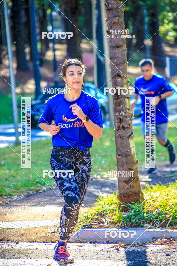 Buy your photos of the eventFLOW RUN on Fotop