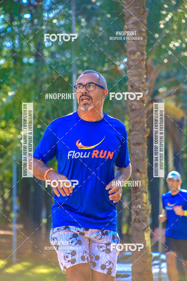 Buy your photos of the eventFLOW RUN on Fotop