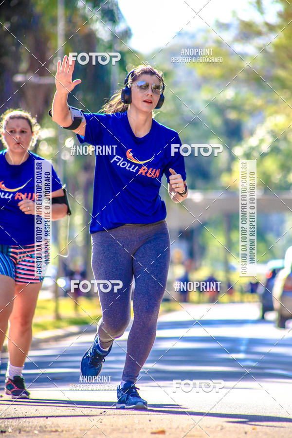 Buy your photos of the eventFLOW RUN on Fotop