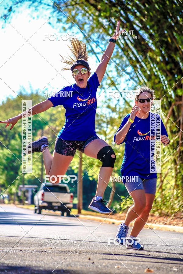 Buy your photos of the eventFLOW RUN on Fotop