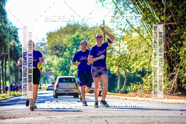 Buy your photos of the eventFLOW RUN on Fotop