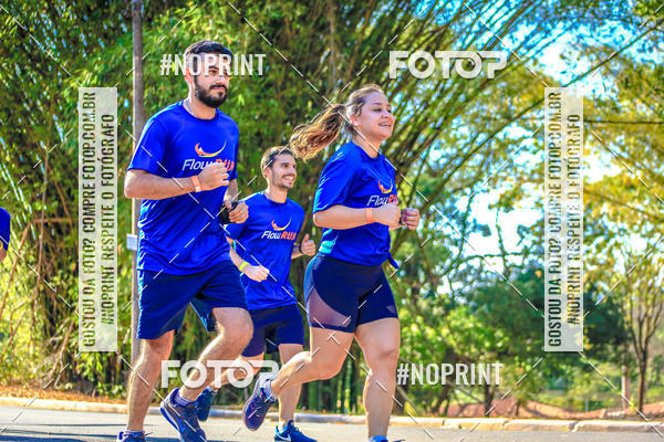Buy your photos of the eventFLOW RUN on Fotop
