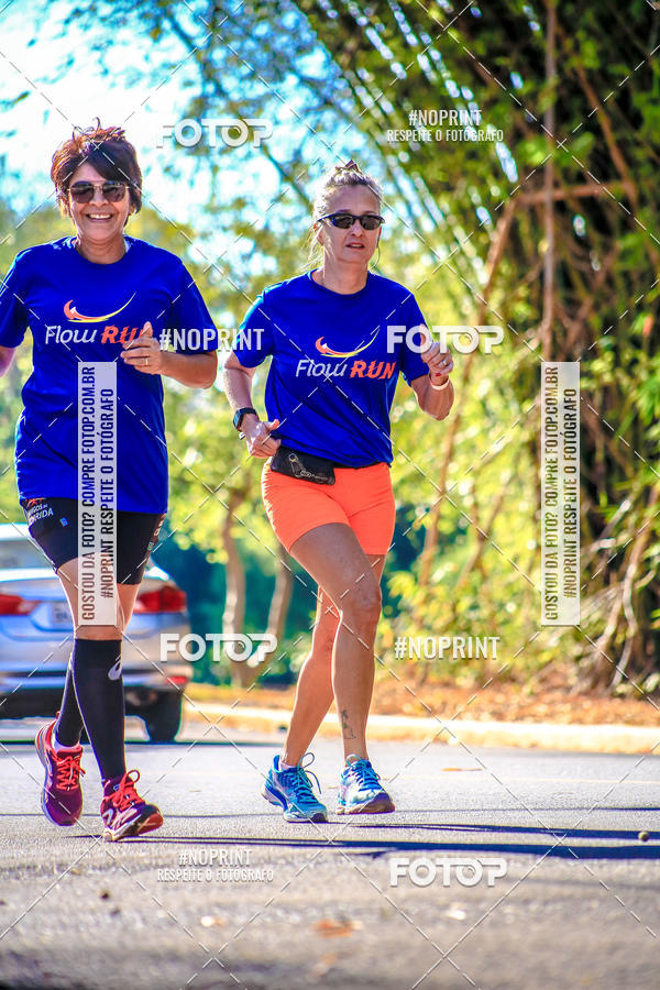 Buy your photos of the eventFLOW RUN on Fotop