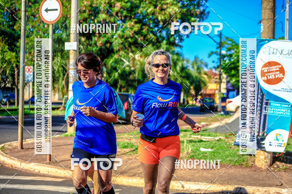 Buy your photos of the eventFLOW RUN on Fotop