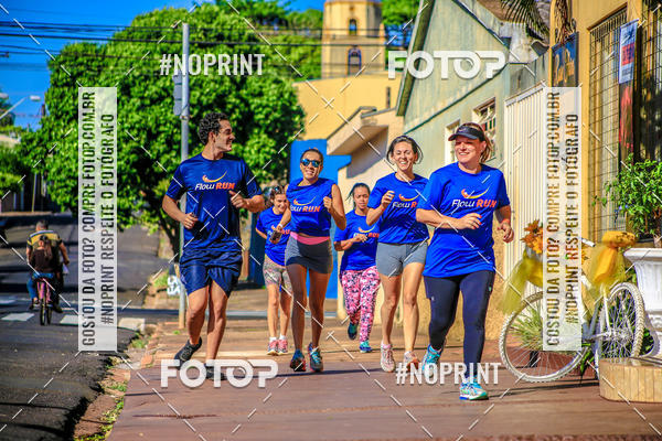 Buy your photos of the eventFLOW RUN on Fotop