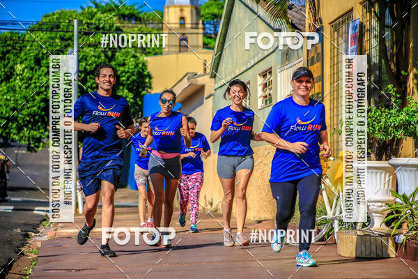 Buy your photos of the eventFLOW RUN on Fotop