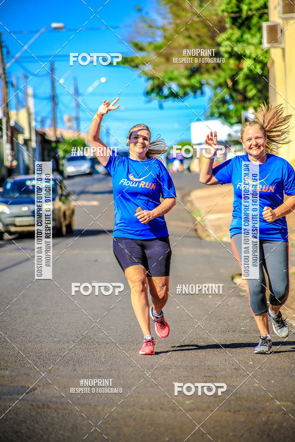 Buy your photos of the eventFLOW RUN on Fotop