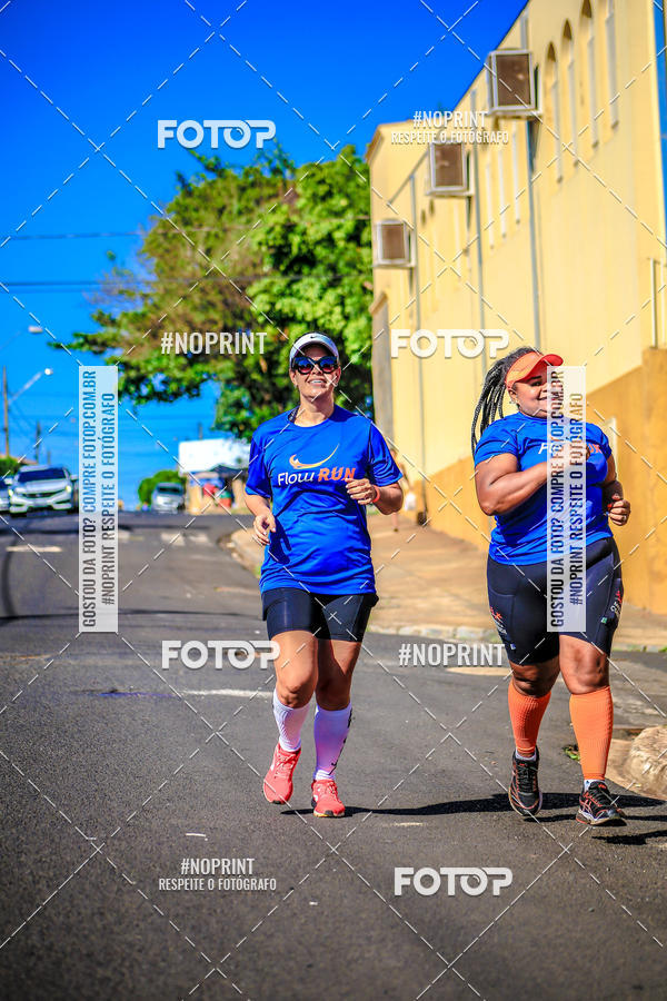 Buy your photos of the eventFLOW RUN on Fotop