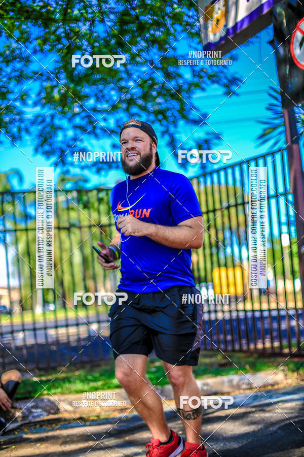 Buy your photos of the eventFLOW RUN on Fotop