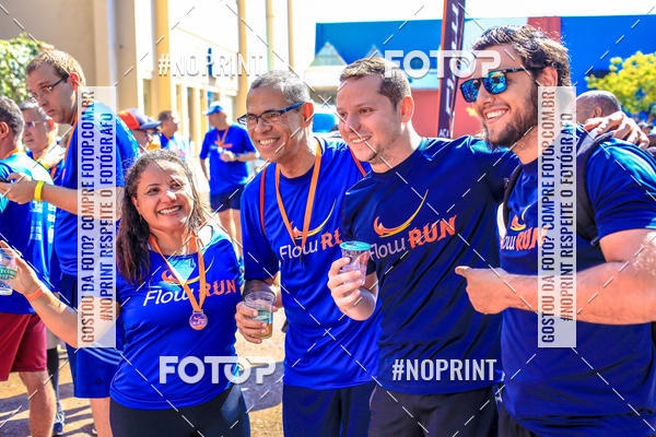 Buy your photos of the eventFLOW RUN on Fotop