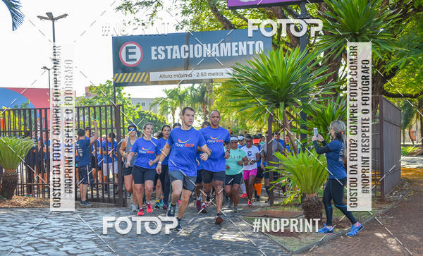 Buy your photos of the eventFLOW RUN on Fotop