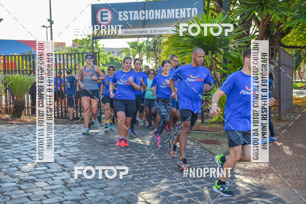 Buy your photos of the eventFLOW RUN on Fotop